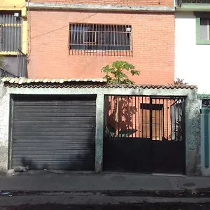 Candida Caracas